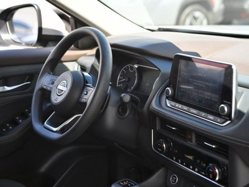 Used 2023 Nissan Rogue SV image 17