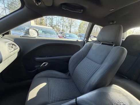 Used 2017 Dodge Challenger SXT image 21