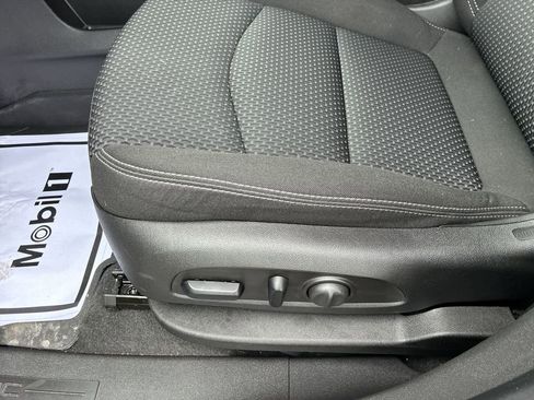 Used 2024 GMC Terrain SLE w/ Driver Convenience Package FWD image 12