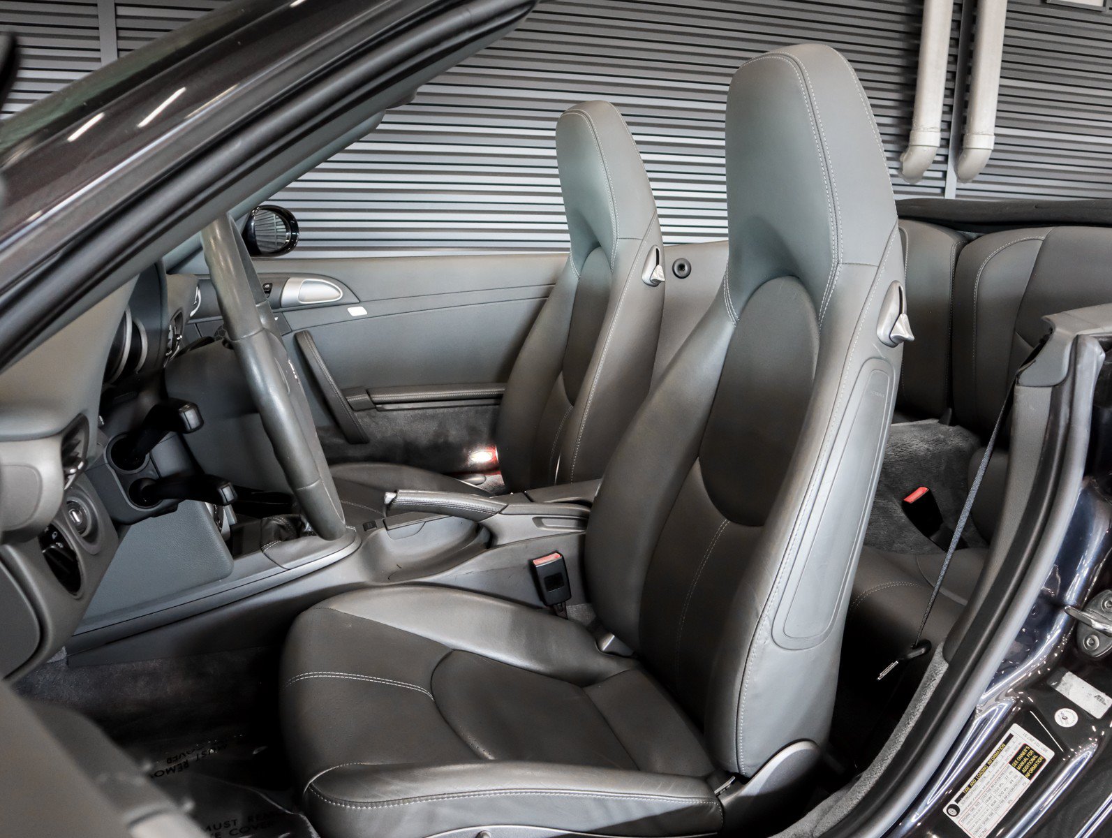 Used 2006 Porsche 911 Carrera RWD image 5