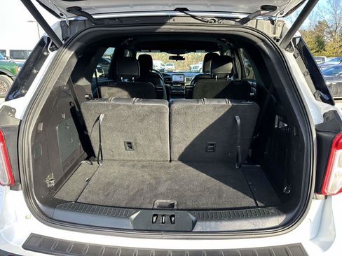 Used 2020 Ford Explorer XLT w/ Equipment Group 202A image 8