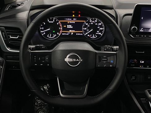 Certified 2025 Nissan Rogue SV image 15