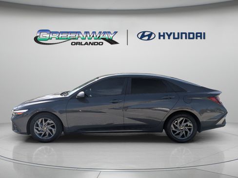 Used 2024 Hyundai Elantra SEL FWD image 5