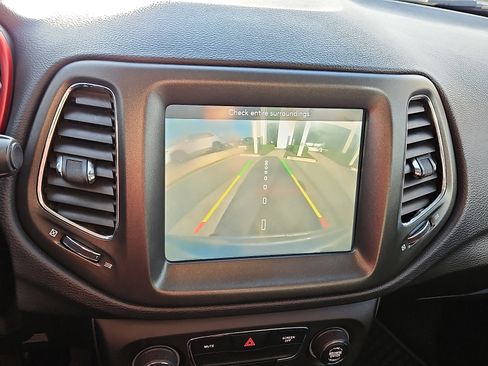 Used 2019 Jeep Compass Trailhawk image 15