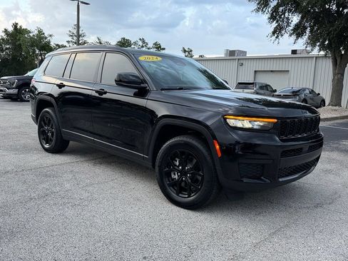 Used 2024 Jeep Grand Cherokee L Altitude AWD/4WD image 11