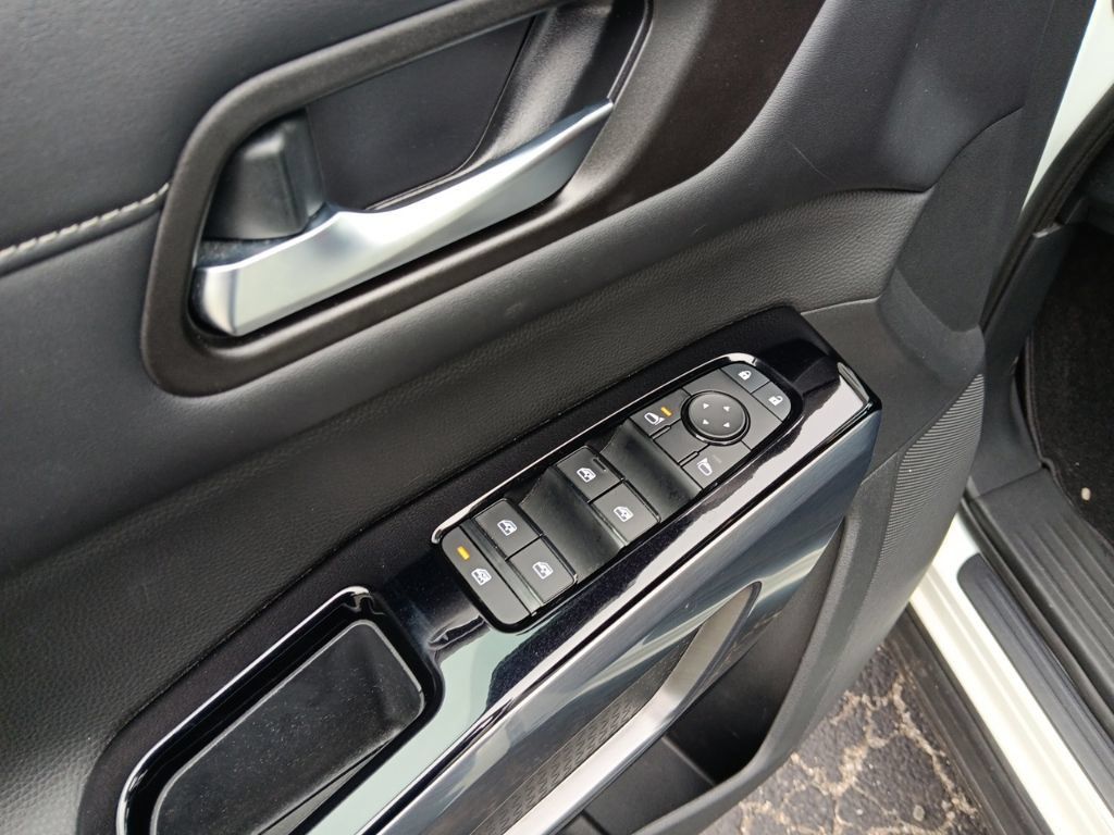 Used 2023 Nissan Pathfinder SL AWD/4WD image 28