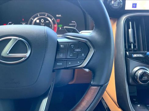 Used 2024 Lexus LX 600 4WD w/ Luxury Package image 17