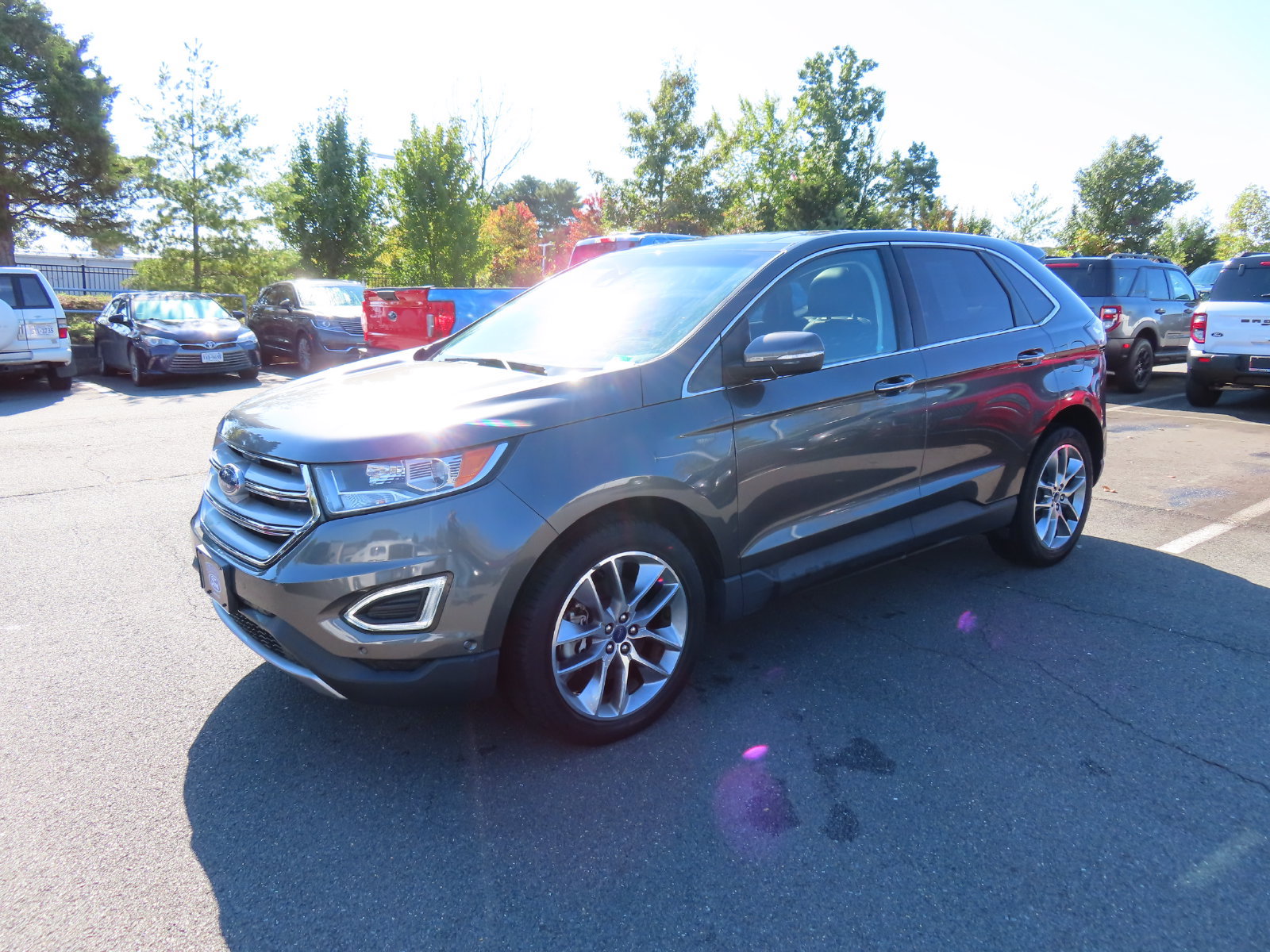 Used 2017 Ford Edge Titanium w/ Equipment Group 302A AWD/4WD image 3