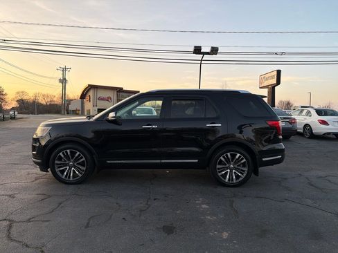 Used 2018 Ford Explorer Platinum image 2
