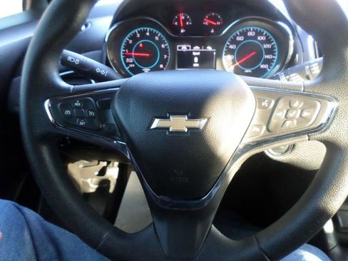 Used 2017 Chevrolet Cruze LT w/ Convenience Package image 17
