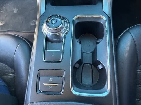 Used 2017 Ford Fusion SE w/ Equipment Group 601A image 17