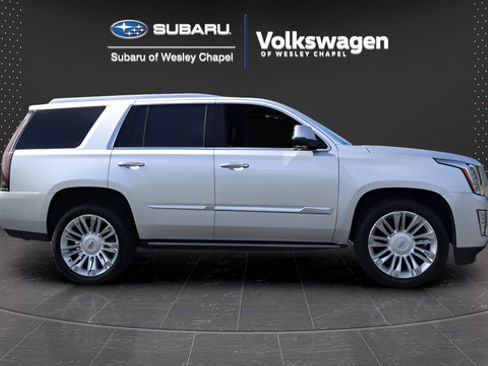 Used 2020 Cadillac Escalade Platinum AWD/4WD image 9