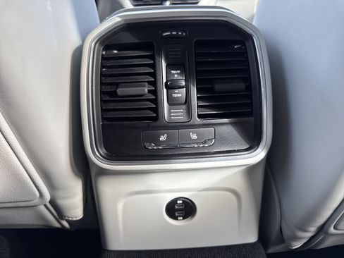 Used 2023 Porsche Macan S AWD/4WD image 19