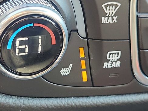 Used 2022 Chevrolet Equinox LT FWD image 22