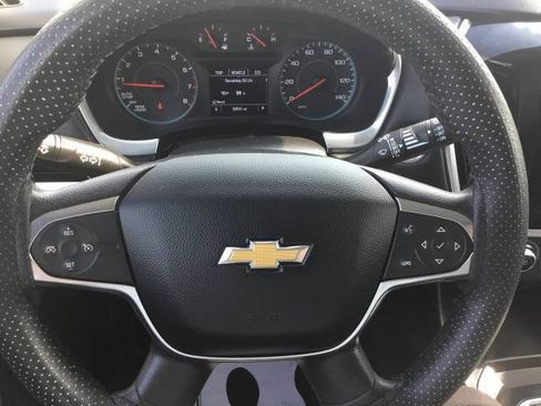 Used 2021 Chevrolet Traverse LS FWD image 15