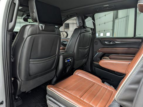 Used 2023 GMC Yukon XL Denali Ultimate image 18