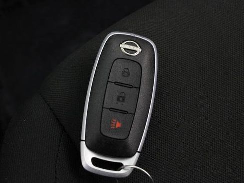 Certified 2025 Nissan Kicks Play S image 29