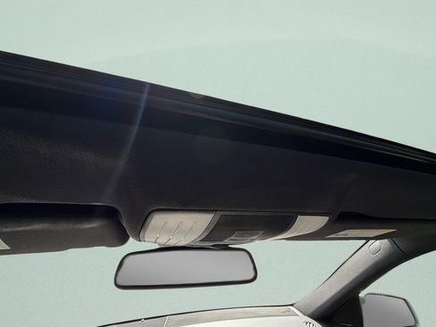 Used 2010 Mercedes-Benz E 350 Sedan image 20