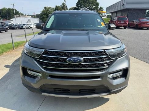Used 2023 Ford Explorer XLT w/ Equipment Group 202A AWD/4WD image 3