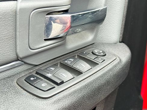 Used 2022 RAM 1500 Classic SLT AWD/4WD image 17