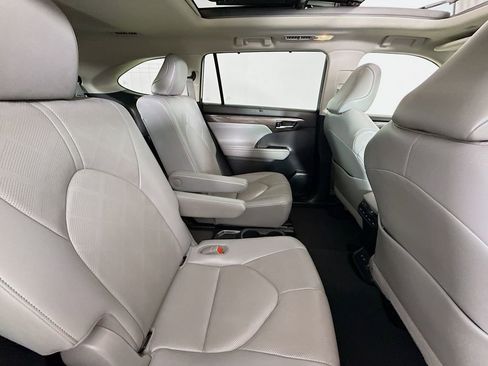 Certified 2020 Toyota Highlander Platinum AWD/4WD image 31