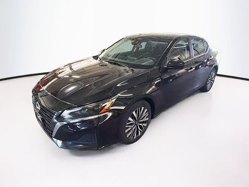 Used 2023 Nissan Altima 2.5 SV FWD image 3