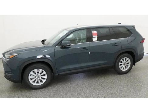 New 2026 Toyota Grand Highlander XLE FWD image 2