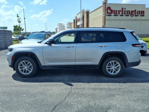 Used 2023 Jeep Grand Cherokee L Laredo w/ Luxury Tech Group I AWD/4WD image 4
