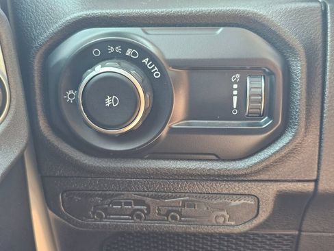 Used 2025 Jeep Wrangler Unlimited Sport AWD/4WD image 30