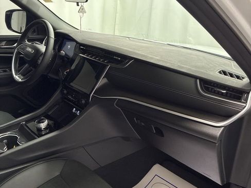 Used 2025 Jeep Grand Cherokee L Altitude image 33