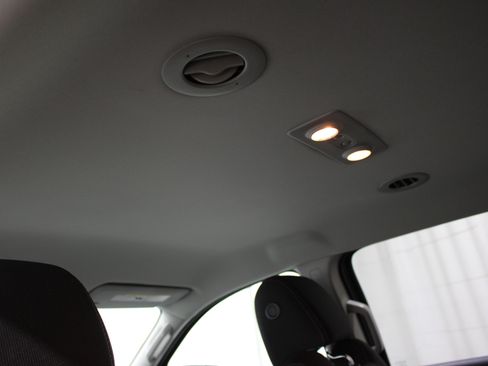 Used 2017 Chevrolet Traverse LT image 22