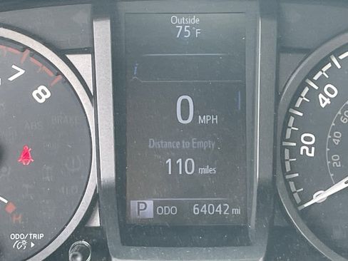 Used 2019 Toyota Tacoma TRD Off-Road image 9