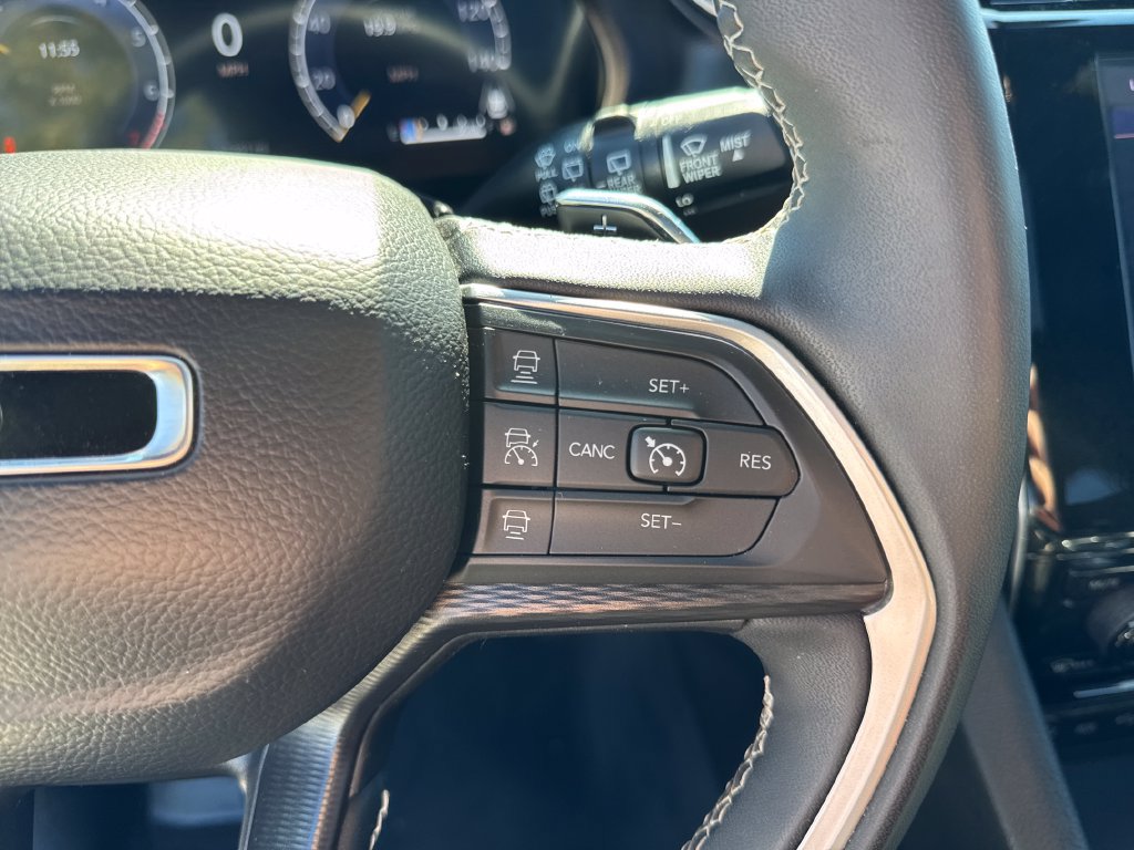 Used 2025 Jeep Grand Cherokee Altitude AWD/4WD image 29