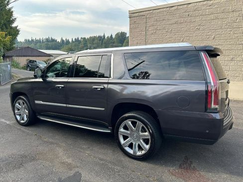 Used 2018 Cadillac Escalade ESV Luxury AWD/4WD image 7