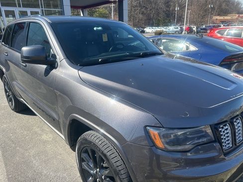Used 2021 Jeep Grand Cherokee Laredo X image 12