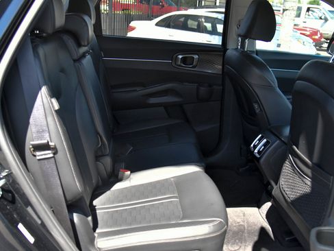Used 2024 Kia Sorento S image 47
