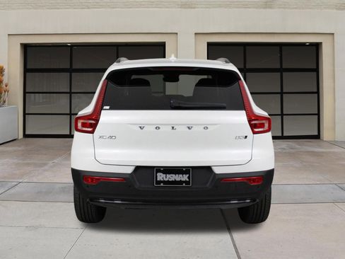 New 2026 Volvo XC40 B5 Plus w/ Climate Package image 4