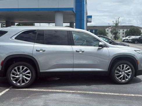 Used 2025 Buick Enclave Preferred FWD image 8