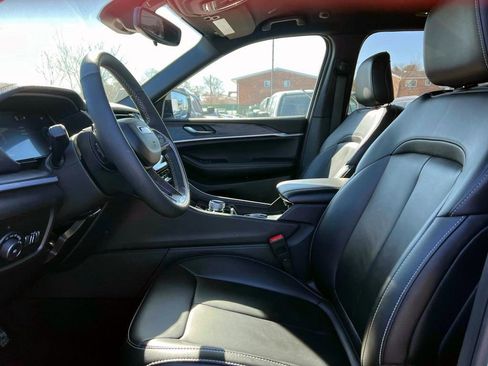 Certified 2024 Jeep Grand Cherokee Limited image 16