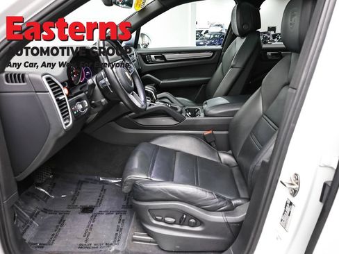 Used 2023 Porsche Cayenne Platinum Edition AWD/4WD image 14