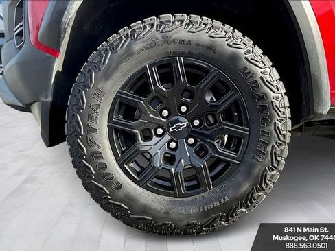 Used 2024 Chevrolet Colorado Trail Boss w/ Technology Package image 32