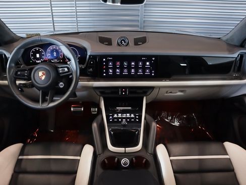 Certified 2025 Porsche Cayenne GTS AWD/4WD image 14