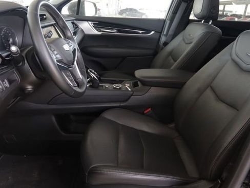 Certified 2025 Cadillac XT5 Premium Luxury image 8