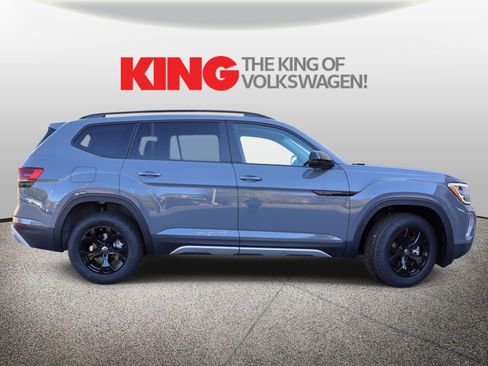 New 2026 Volkswagen Atlas Peak Edition image 2
