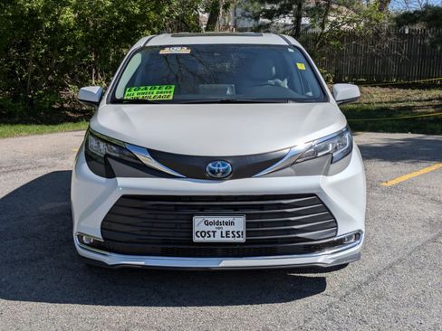 Used 2023 Toyota Sienna XLE AWD/4WD image 2