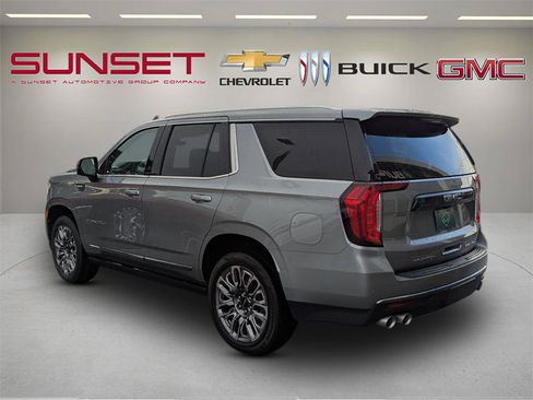 Used 2023 GMC Yukon Denali Ultimate w/ LPO, Floor Liner Package AWD/4WD image 5