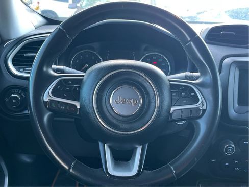 Used 2020 Jeep Renegade Latitude FWD image 16