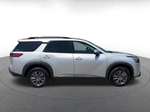 Used 2025 Nissan Pathfinder SV FWD image 16