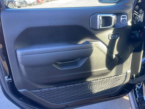 New 2025 Jeep Gladiator Rubicon image 12