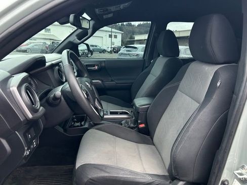 Used 2022 Toyota Tacoma TRD Off-Road w/ Black Out Package (TMS) image 13